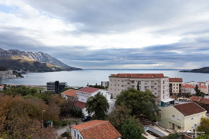 Luxuriöse Zweizimmerwohnung in Bečići – Panoramablick auf Sveti Stefan