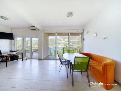 Villa mit Panoramablick auf das Meer in Tivat