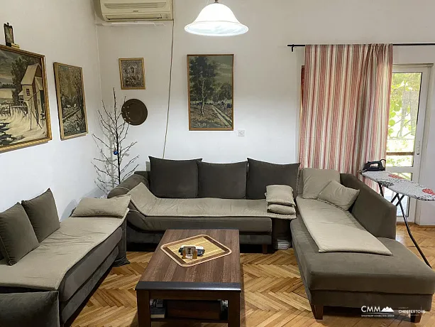 Zweistöckiges Haus zum Verkauf in einem ruhigen Teil von Šušanj