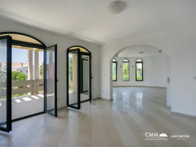 Luxusvilla zum Verkauf in der Nähe von Utjeha