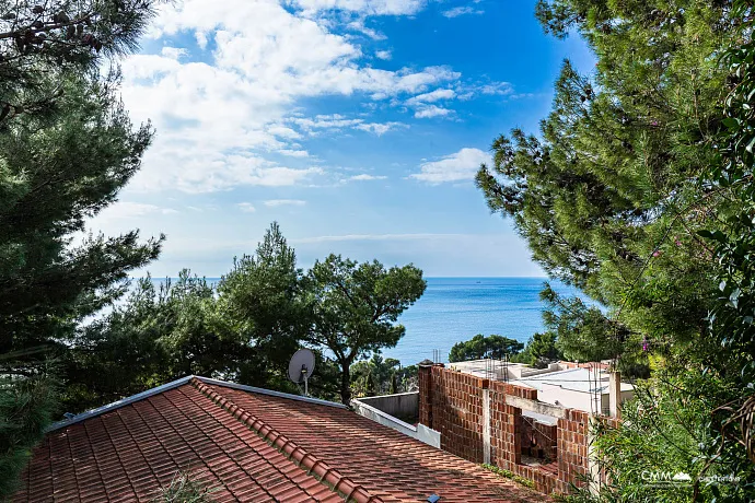 Dreistöckiges Einfamilienhaus in Susanj