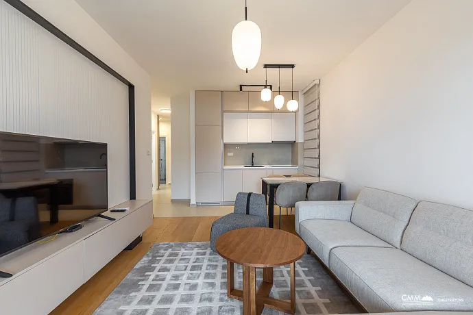 Luxuriöse Zweizimmerwohnung in Bečići – Panoramablick auf Sveti Stefan