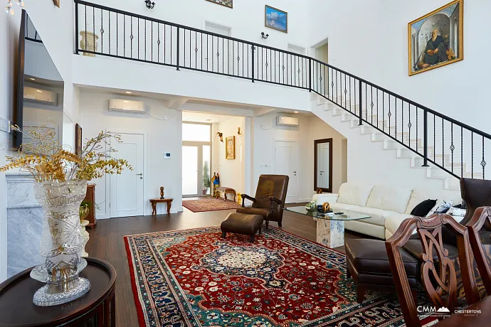 Geräumiges Haus in Kumbor mit einer Gesamtfläche von 335 m²