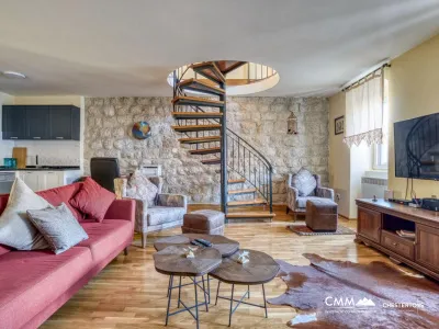 Wunderschöne Steinvilla in Prčanj mit Panoramablick auf die Bucht