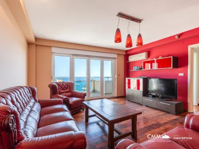 Drei-Zimmer-Wohnung in Petrovac mit Meerblick