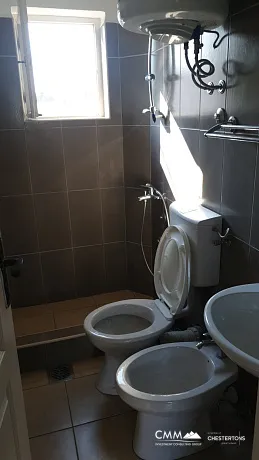 Stadthaus mit 4 Wohnungen in Sutomore