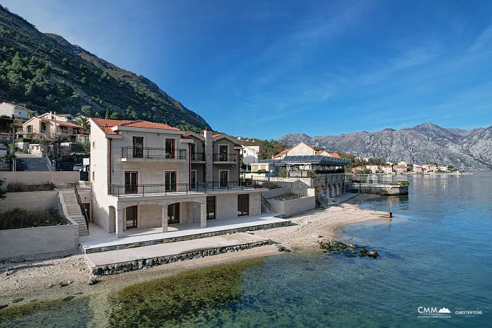 Eine luxuriöse dreistöckige Villa in erster Meereslinie in Kotor