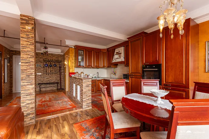 Dreistöckiges Einfamilienhaus in Susanj