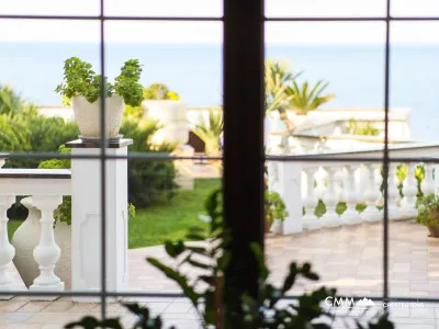 Villa 1200m²: Exklusive Residenz am Meer