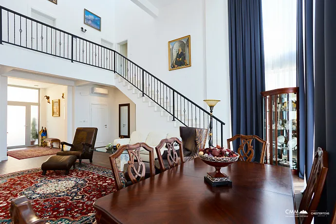 Geräumiges Haus in Kumbor mit einer Gesamtfläche von 335 m²