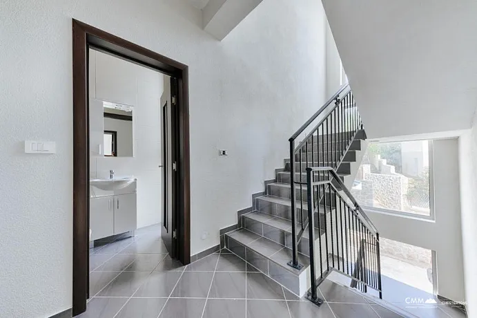 Moderne Villa mit 4 Schlafzimmern und Pool zum Verkauf in Dobre Vode