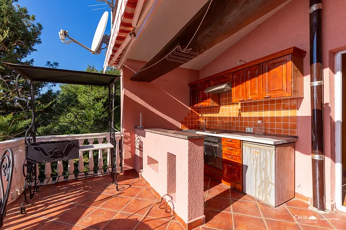 Dreistöckiges Einfamilienhaus in Susanj