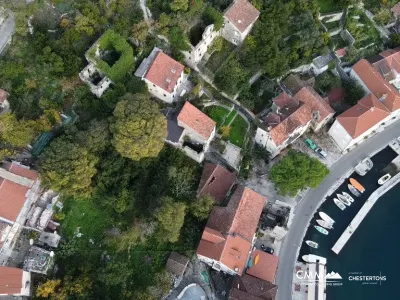 Grundstück mit Ruinen in Perast