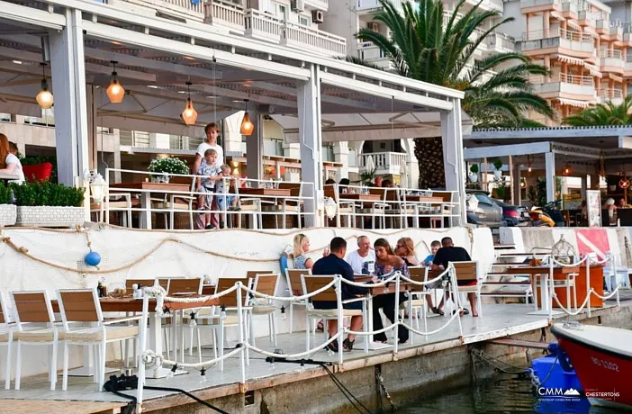 Restaurant erste Linie zum Meer in Rafailovići zu verkaufen