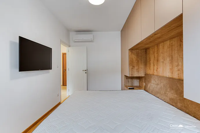 Luxuriöse Zweizimmerwohnung in Bečići – Panoramablick auf Sveti Stefan