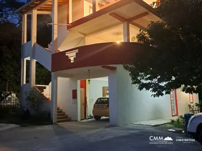 Geräumiges Haus auf einem spektakulären großen Grundstück mit Olivenbäumen