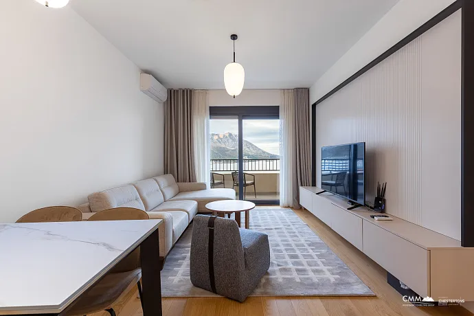 Luxuriöse Zweizimmerwohnung in Bečići – Panoramablick auf Sveti Stefan