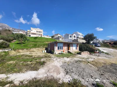 Grundstück mit Haus in Ivanovići, 905m²