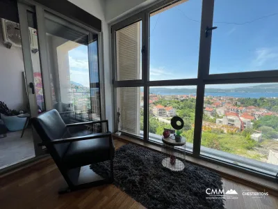 Geräumige Wohnung mit Meerblick in Tivat, Stadtteil Mažina