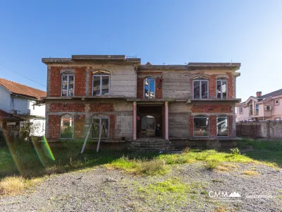 Büro- und Handelszentrum in der Endphase auf einem 652 m² großen Grundstück im Zentrum von Podgorica