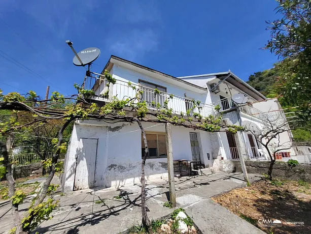 Haus in Budva mit Panoramablick auf das Meer und die Stadt