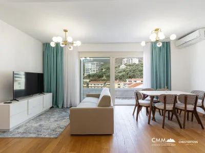 Penthouse in Rafailovici mit Meerblick