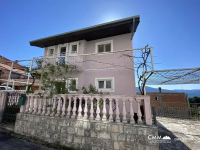 Haus in Tivat mit Panoramablick auf das Meer