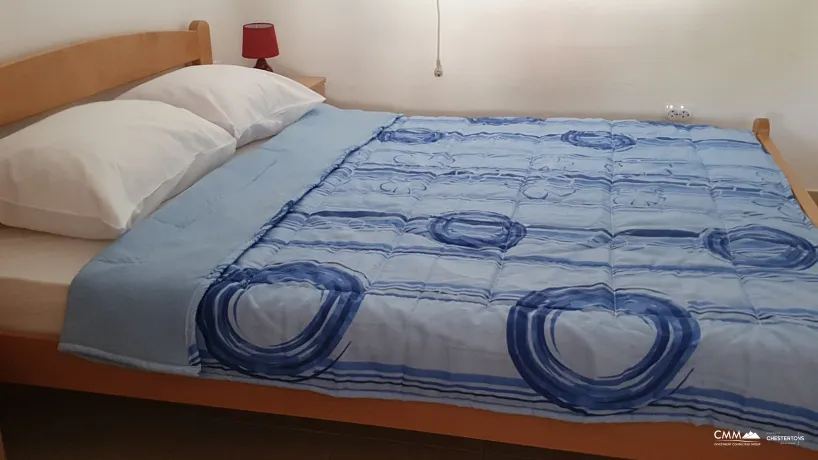 Stadthaus mit 4 Wohnungen in Sutomore