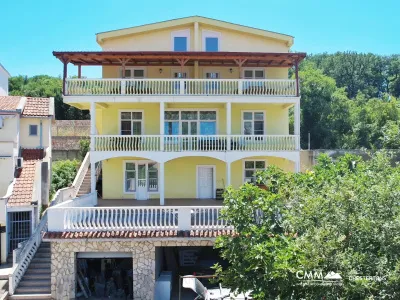 Dreistöckiges Haus in Dobra Voda 308m2