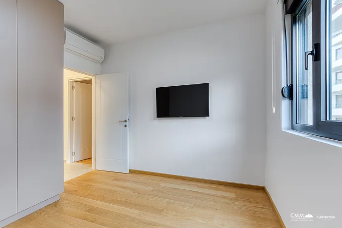 Luxuriöse Zweizimmerwohnung in Bečići – Panoramablick auf Sveti Stefan