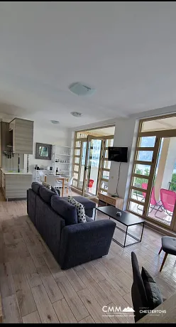 Geräumiges Apartment mit 2 Schlafzimmer in Prcanj