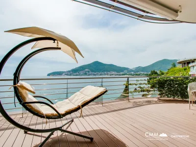 Luxuriöse Wohnung mit zwei Schlafzimmern in Zavala