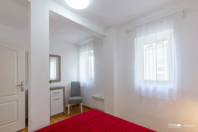 Geräumige Duplex-Wohnung mit Meerblick in Sveti Stefan