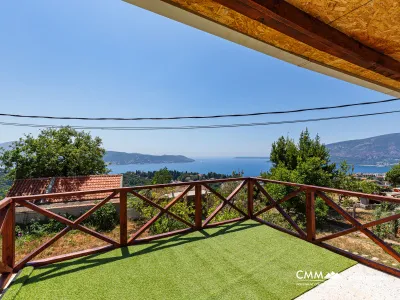 Zweifamilienhaus mit traumhaftem Blick auf die Adria. Perfekt für Eigennutzung oder als Kapitalanlage.