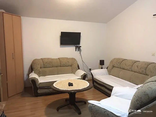 Zweistöckiges Haus zum Verkauf in einem ruhigen Teil von Šušanj
