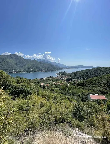Urbanisiertes Grundstück in Herceg Novi mit Meerblick