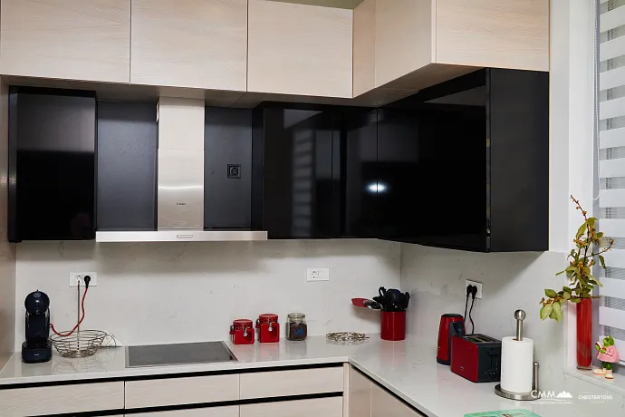 Geräumiges Haus in Kumbor mit einer Gesamtfläche von 335 m²