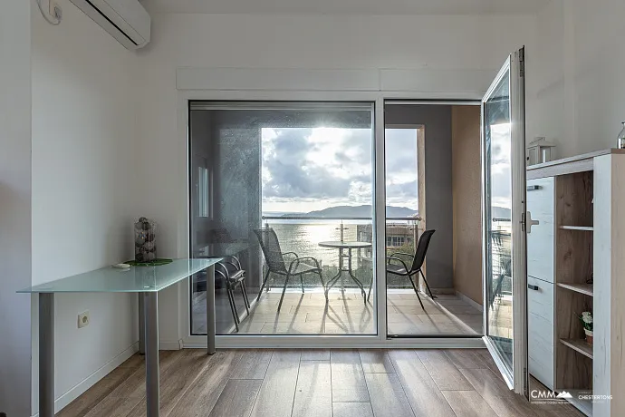 Helle und komfortable Wohnung von 65 m² in Rafailovići