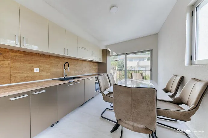 Moderne Villa mit 4 Schlafzimmern und Pool zum Verkauf in Dobre Vode
