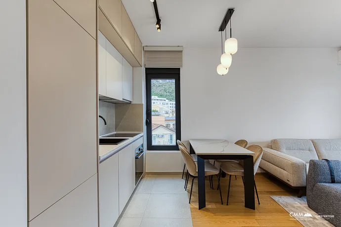 Luxuriöse Zweizimmerwohnung in Bečići – Panoramablick auf Sveti Stefan