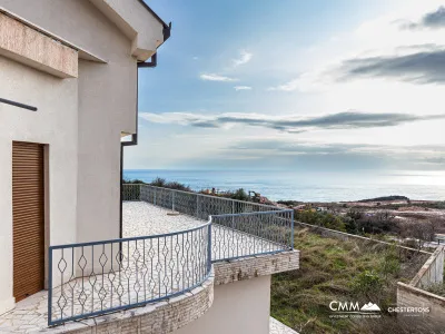 Geräumiges 3-stöckiges Haus mit Meerblick in Blizikuce