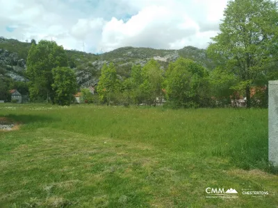 Grundstück in Cetinje