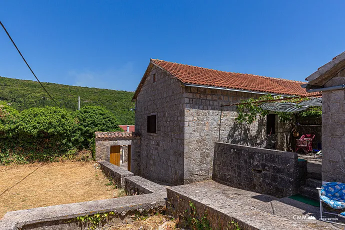 Steinhaus 105 m² mit Grundstück 2100 m² in Glavatičići