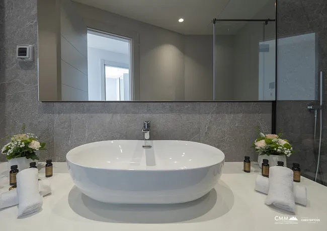 Luxuriöse Wohnungen am Meer in Becici, Budva