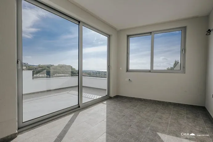 Moderne Villa mit 4 Schlafzimmern und Pool zum Verkauf in Dobre Vode