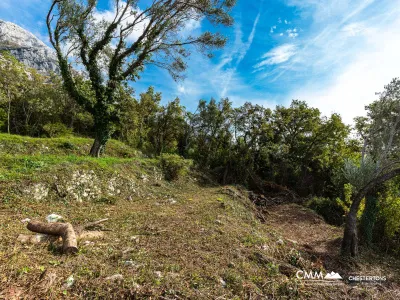 Grundstück zum Verkauf in Reževići, 975 m²
