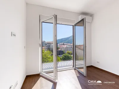 Sonnige Einzimmerwohnung mit 42 m² in Budva, nahe dem Meer.