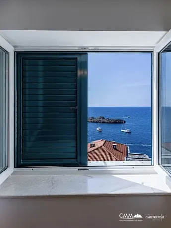 Geräumige Duplex-Wohnung mit Meerblick in Sveti Stefan