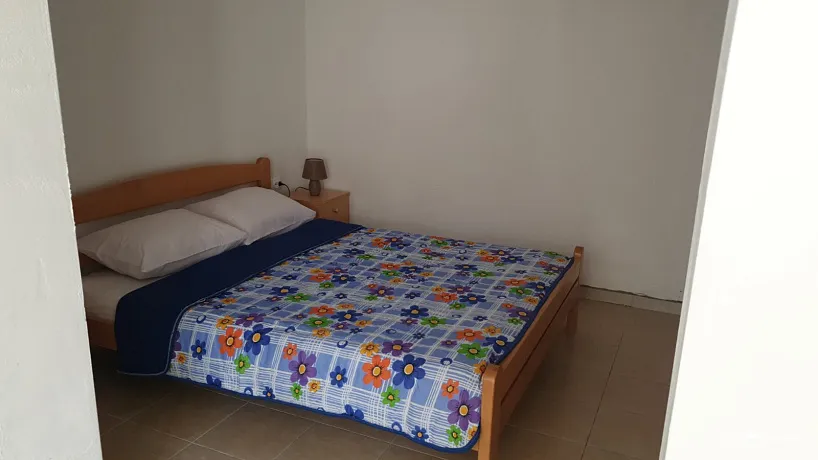 Stadthaus mit 4 Wohnungen in Sutomore