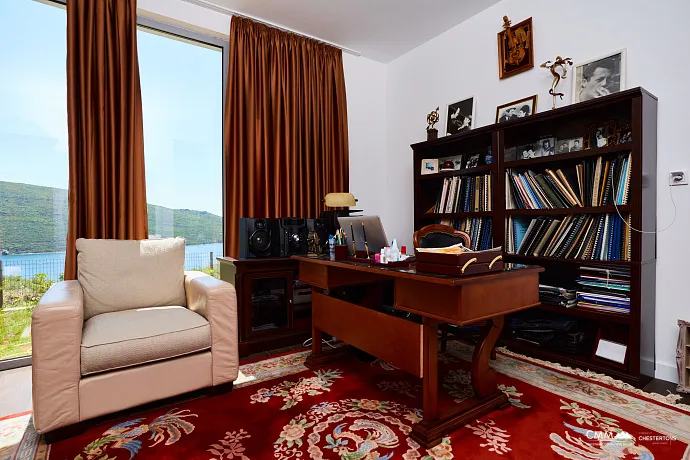 Geräumiges Haus in Kumbor mit einer Gesamtfläche von 335 m²